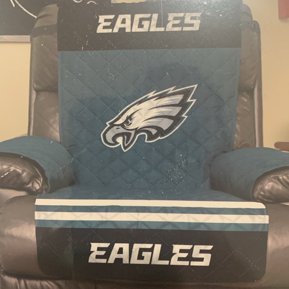 NFL Reversible Furniture Protector (Philadelphia Eagles) - Picture 2 of 4